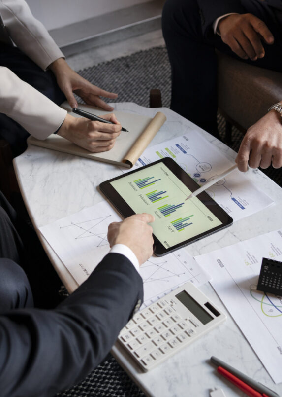 business-people-working-with-ipad-high-angle (2)